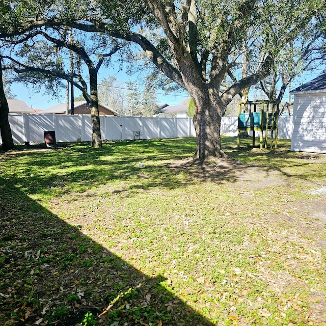 view of yard featuring fence