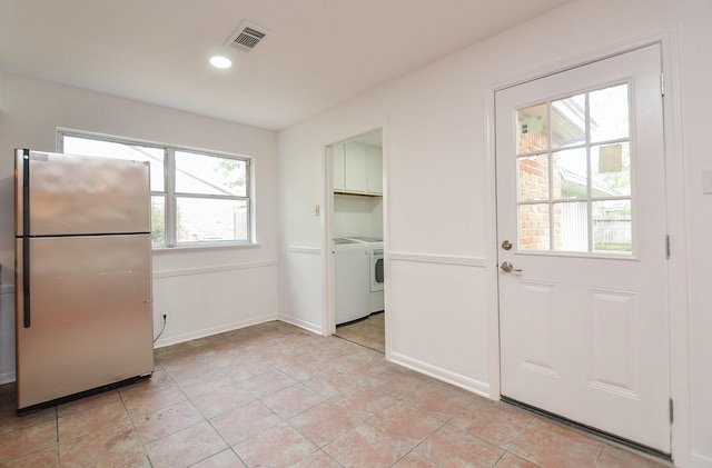 entryway with visible vents, independent washer and dryer, baseboards, recessed lighting, and light tile patterned floors