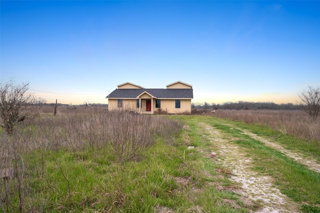 view of front of property featuring a rural view