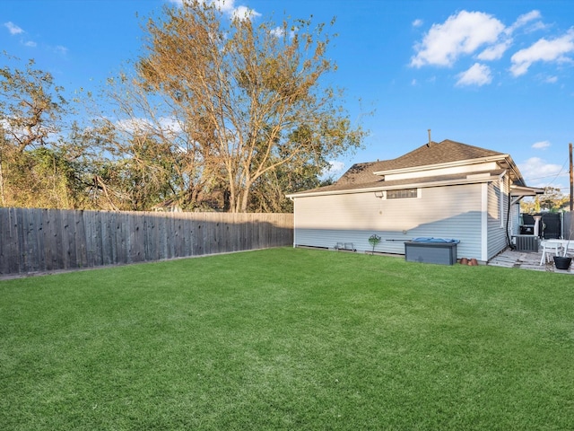 view of yard featuring a fenced backyard