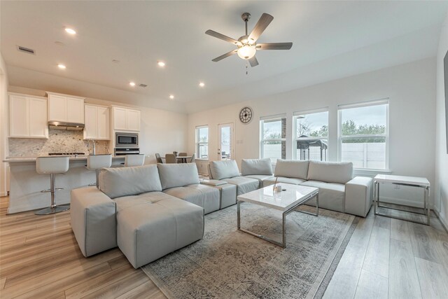 living area with recessed lighting, visible vents, light wood-style flooring, and a ceiling fan