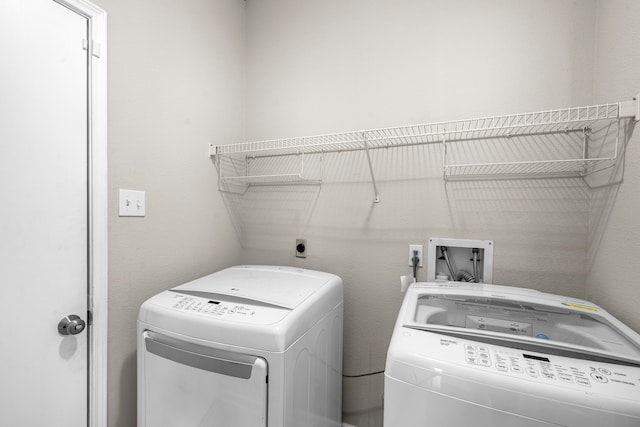 laundry room with laundry area and washing machine and dryer