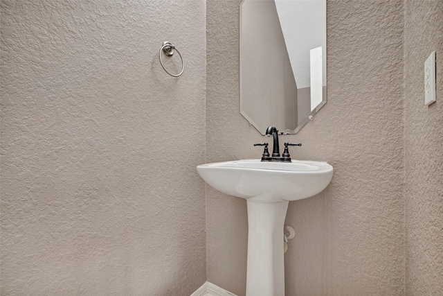 bathroom featuring a textured wall