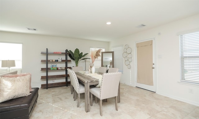 dining area featuring recessed lighting, visible vents, and baseboards