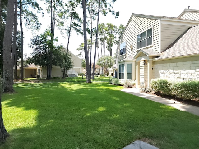 view of yard with a residential view