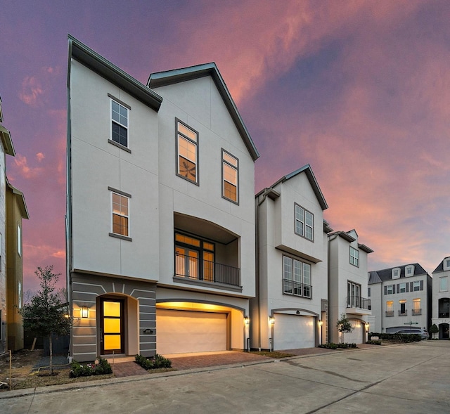 view of front facade with a garage and stucco siding