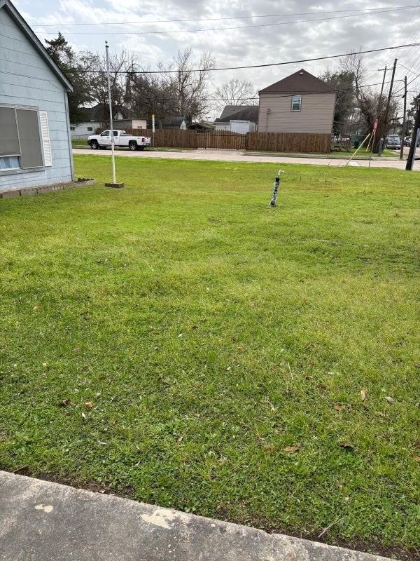 view of yard featuring fence