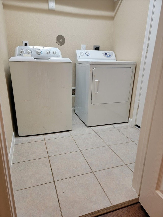 laundry room with laundry area, light tile patterned floors, and independent washer and dryer