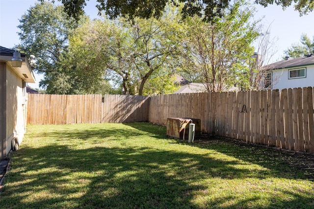 view of yard featuring a fenced backyard