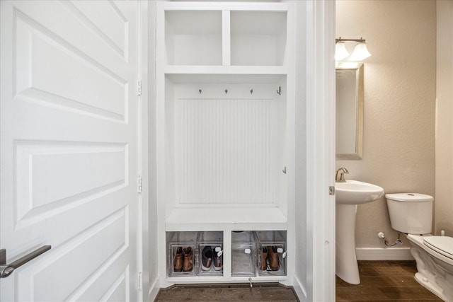 mudroom with a textured wall, wood finished floors, and baseboards