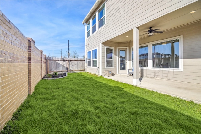 view of yard with a patio area, a fenced backyard, and ceiling fan