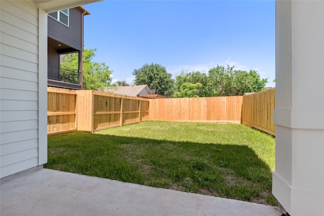 view of yard featuring a fenced backyard