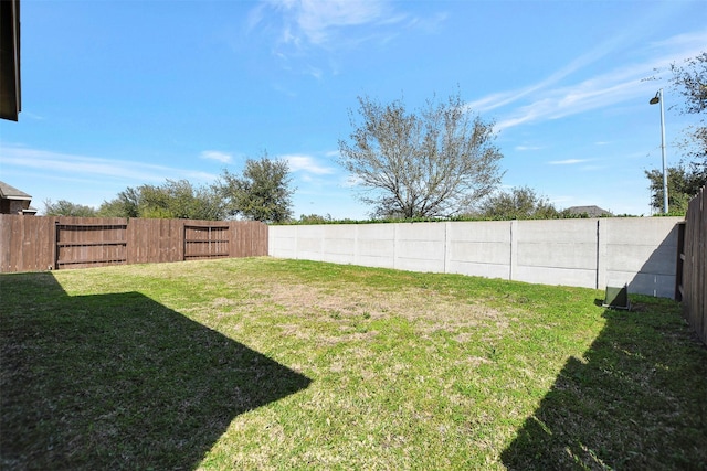 view of yard featuring a fenced backyard