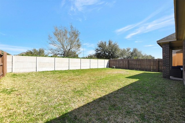 view of yard featuring a fenced backyard