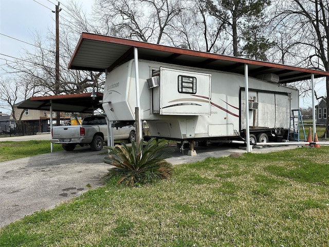 view of front of property featuring a front lawn and aphalt driveway