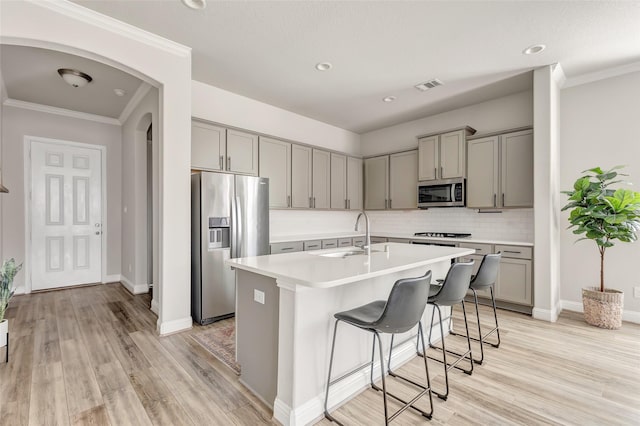 kitchen featuring a sink, stainless steel appliances, and gray cabinets