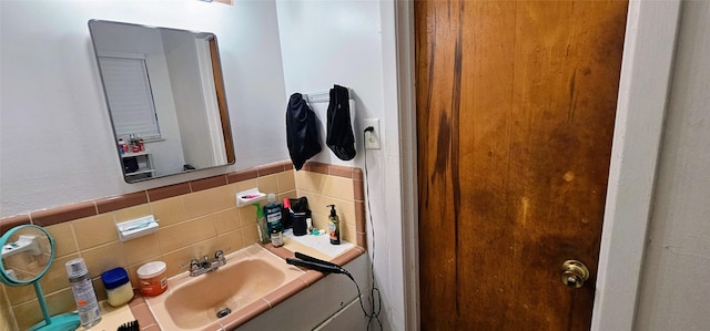 bathroom with backsplash and vanity