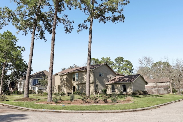 view of front of house featuring fence and a front yard