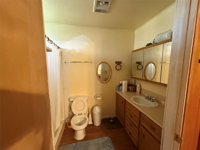 full bath featuring visible vents, toilet, vanity, wood finished floors, and a shower with curtain