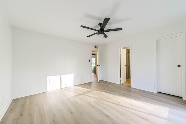 unfurnished bedroom featuring light wood-type flooring, visible vents, baseboards, and ceiling fan