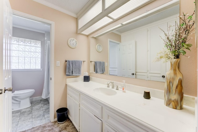 full bath with baseboards, crown molding, vanity, and toilet