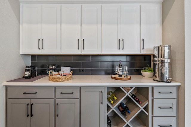 bar featuring tasteful backsplash