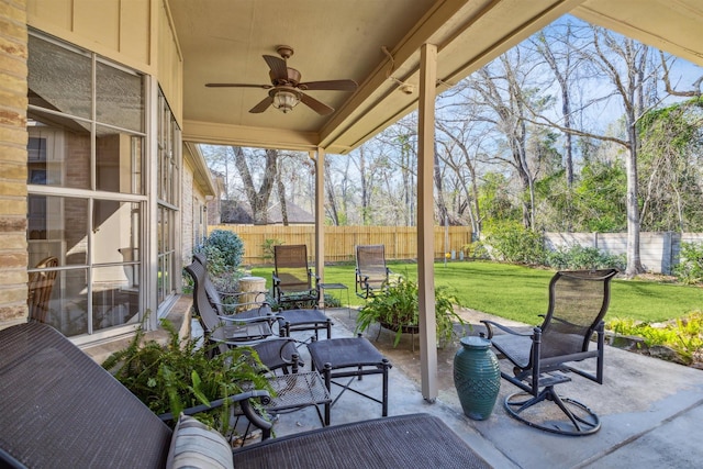 sunroom / solarium featuring a ceiling fan