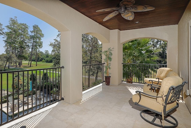 balcony featuring ceiling fan