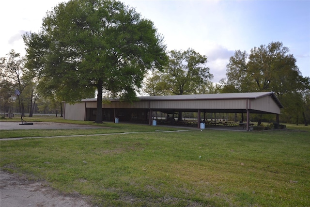 view of home's community featuring a lawn