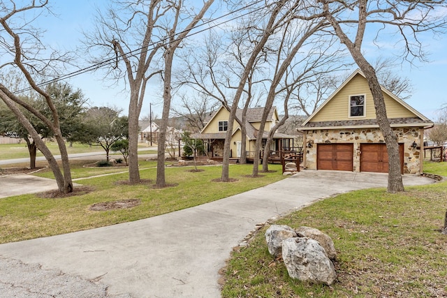 view of front of property featuring a garage, driveway, a porch, and a front yard