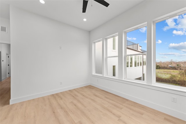 empty room with light wood finished floors, visible vents, baseboards, ceiling fan, and recessed lighting