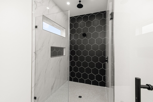 bathroom featuring tiled shower