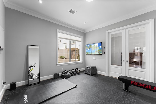 workout room with ornamental molding, visible vents, and baseboards