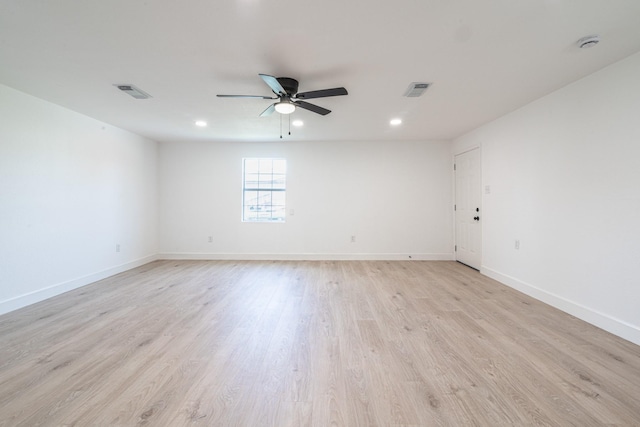 empty room featuring light wood finished floors, baseboards, visible vents, ceiling fan, and recessed lighting