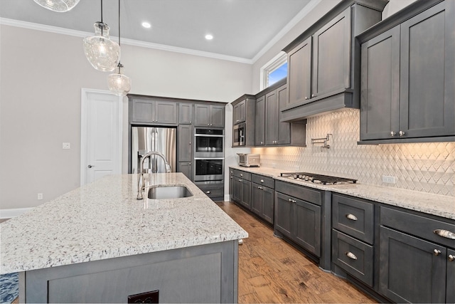 kitchen featuring stainless steel appliances, crown molding, a sink, and tasteful backsplash