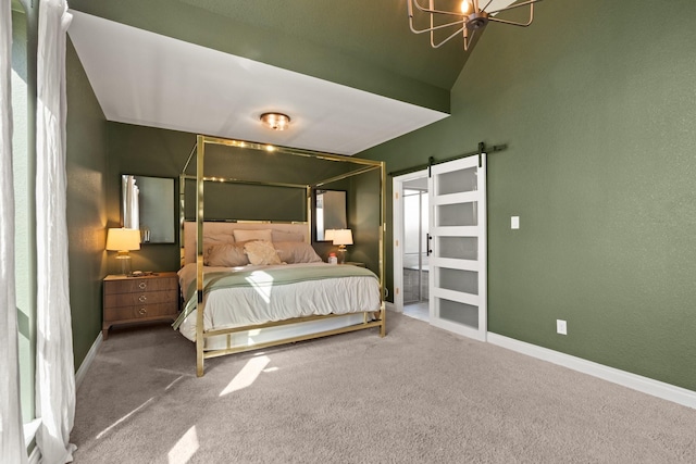 unfurnished bedroom featuring carpet, an inviting chandelier, a barn door, vaulted ceiling, and baseboards