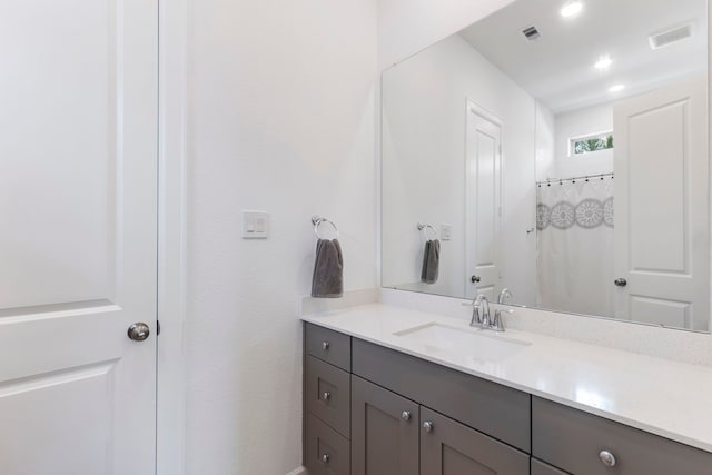 full bath featuring visible vents, recessed lighting, and vanity