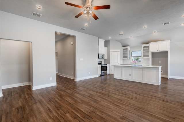 kitchen with dark wood-style floors, ceiling fan, visible vents, and stainless steel appliances