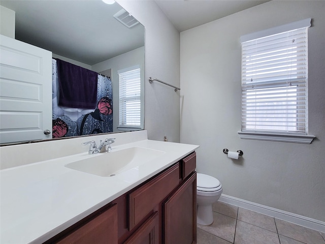 full bath featuring toilet, vanity, baseboards, visible vents, and tile patterned floors