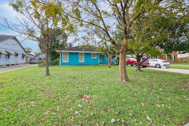 view of front facade featuring concrete driveway and a front lawn