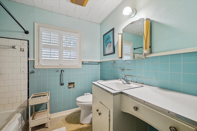 full bath featuring bathtub / shower combination, plenty of natural light, vanity, and toilet