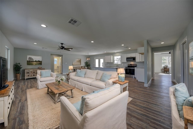 living area with baseboards, visible vents, ceiling fan, dark wood-style flooring, and recessed lighting