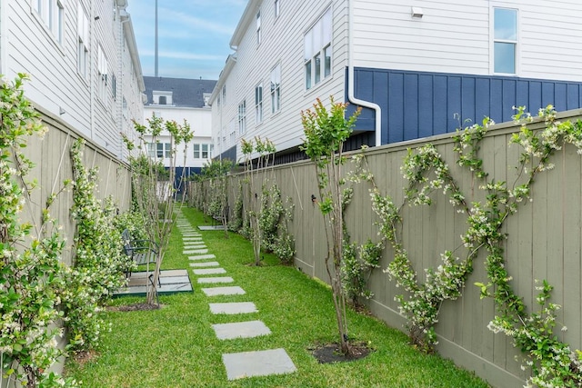 view of yard featuring a fenced backyard