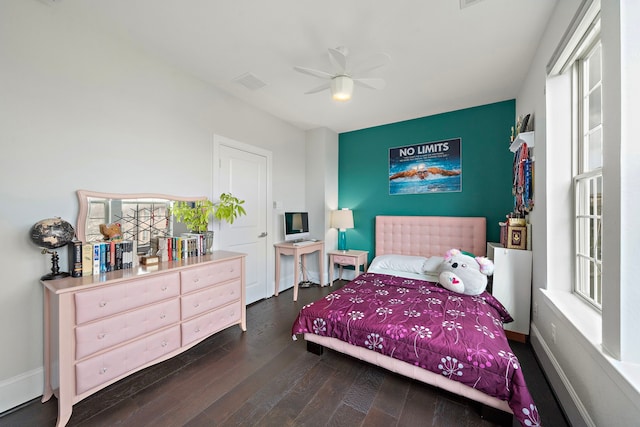 bedroom featuring dark wood-style floors, baseboards, visible vents, and ceiling fan