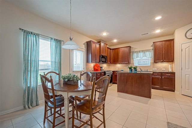 dining area featuring light tile patterned floors, baseboards, visible vents, and recessed lighting