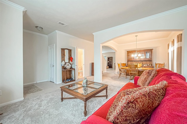 living room featuring visible vents, arched walkways, baseboards, carpet, and a chandelier