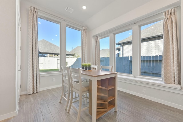 dining area with visible vents, baseboards, wood finished floors, and recessed lighting