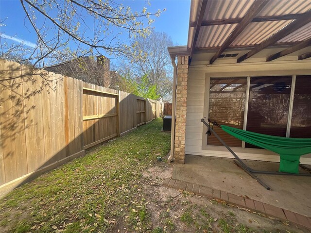 view of yard featuring a fenced backyard