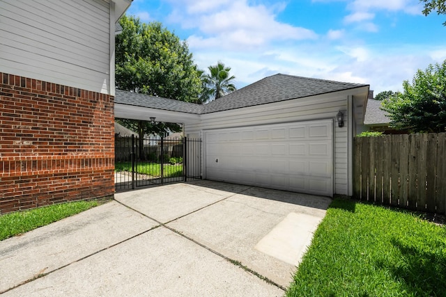 6923 Queensclub Dr, Houston, TX 77069 - garage featuring driveway