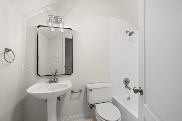 6923 Queensclub Dr, Houston, TX 77069 - full bathroom featuring toilet and shower / bathtub combination